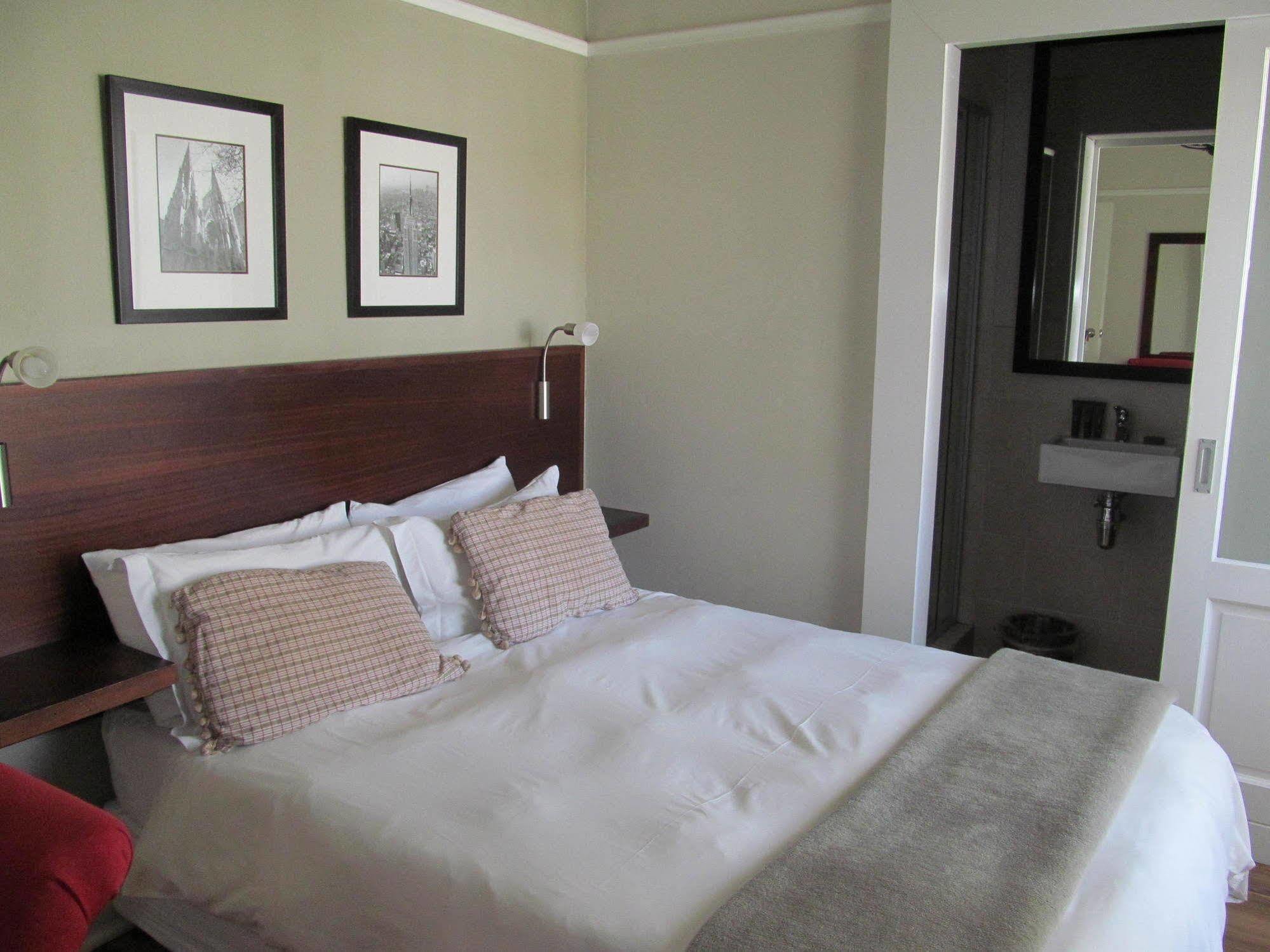 The Vic Hotel بورت اليزابيث المظهر الخارجي الصورة