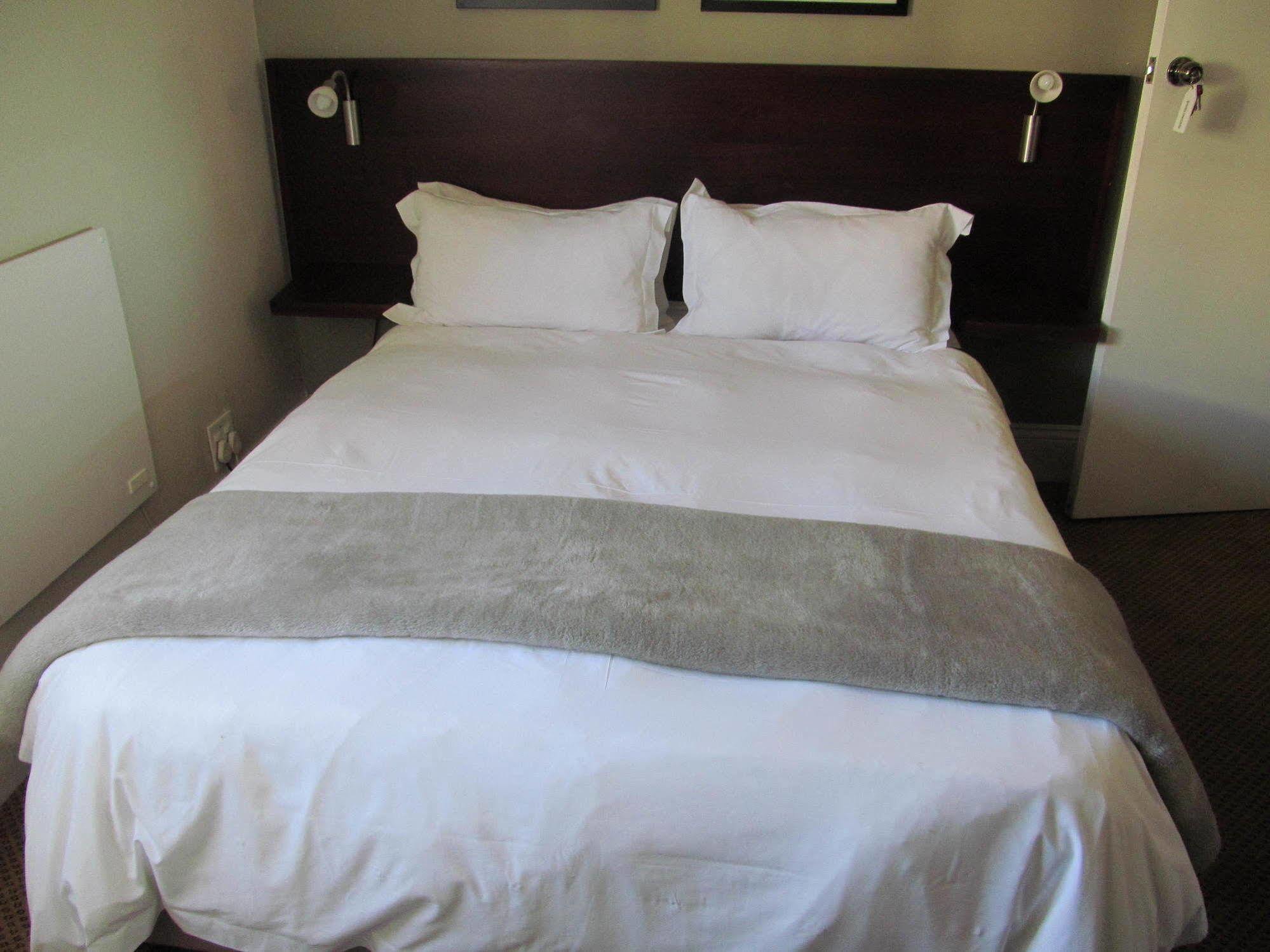 The Vic Hotel بورت اليزابيث المظهر الخارجي الصورة