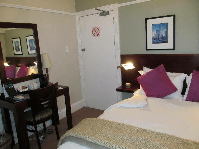 The Vic Hotel بورت اليزابيث المظهر الخارجي الصورة